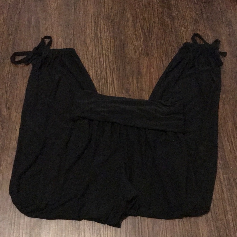 black loose pants